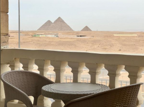 Famous Pyramids View Apartment